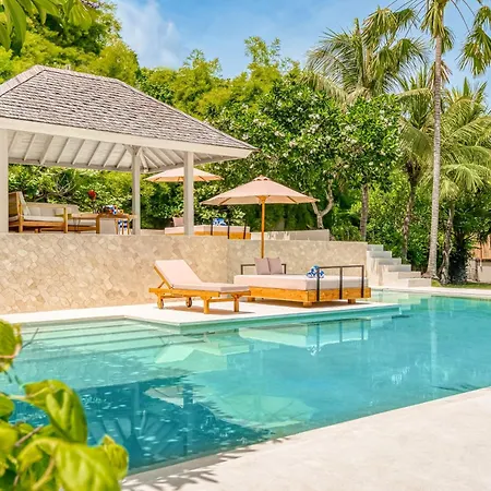 Spacious 2 Villas Combined 9 Bedrooms 2 Pools