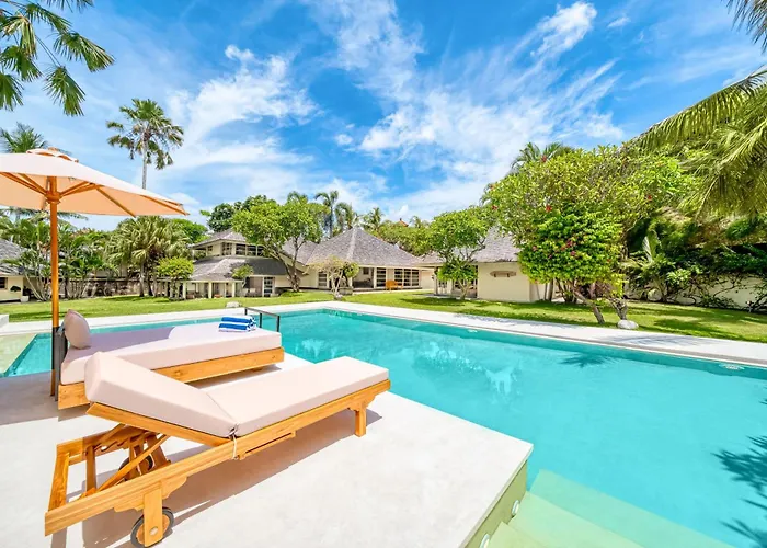 Spacious 2 Combined 9 Bedrooms 2 Pools *