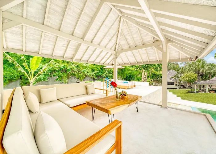 Spacious 2 Combined 9 Bedrooms 2 Pools * Seminyak (Bali)