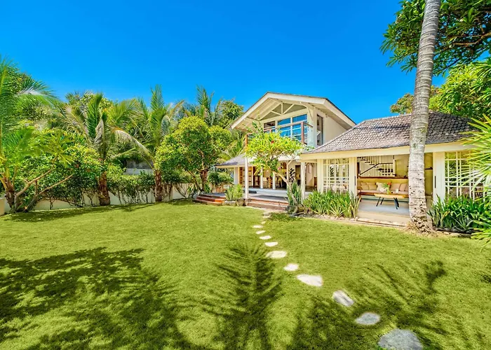 Spacious 2 Combined 9 Bedrooms 2 Pools