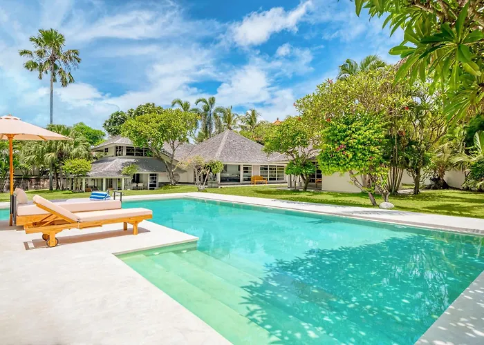 Spacious 2 Combined 9 Bedrooms 2 Pools Holiday home