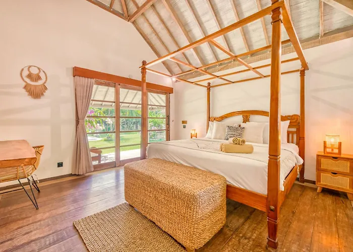 Spacious 2 Combined 9 Bedrooms 2 Pools Holiday home Seminyak (Bali)