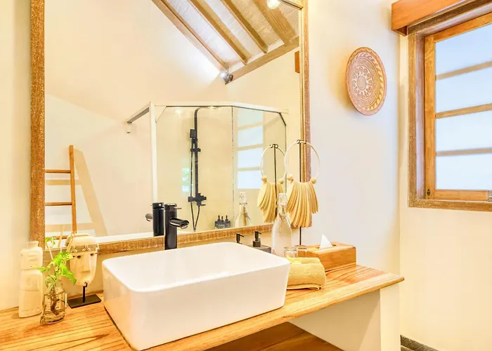 Spacious 2 Combined 9 Bedrooms 2 Pools * Seminyak (Bali)