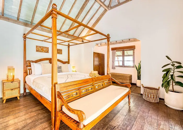 Spacious 2 Combined 9 Bedrooms 2 Pools Seminyak (Bali)