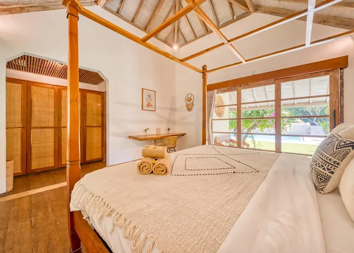 Spacious 2 Combined 9 Bedrooms 2 Pools Holiday home