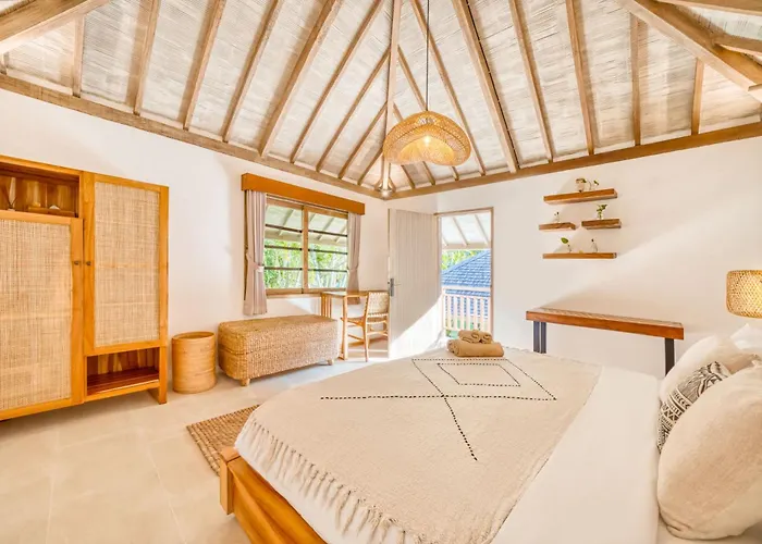 Spacious 2 Combined 9 Bedrooms 2 Pools *