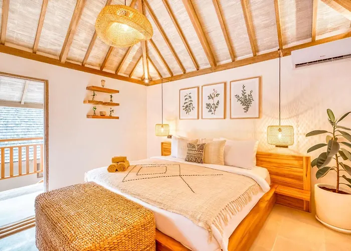 Spacious 2 Combined 9 Bedrooms 2 Pools * Seminyak (Bali)