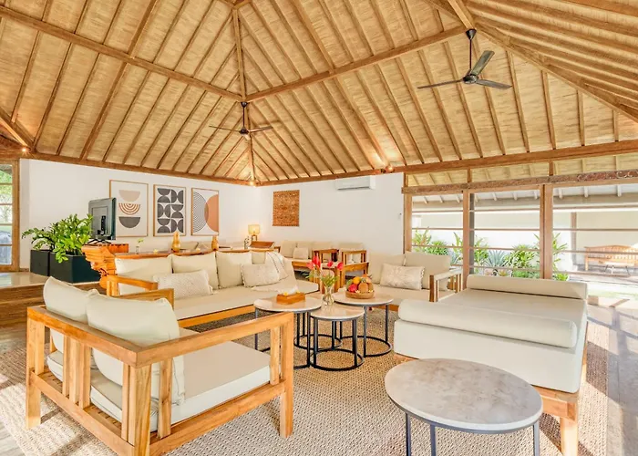 Spacious 2 Combined 9 Bedrooms 2 Pools