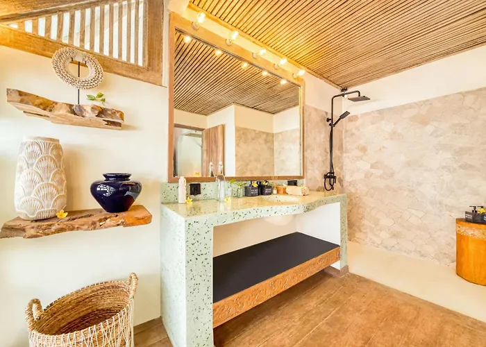 Spacious 2 Combined 9 Bedrooms 2 Pools Holiday home Seminyak (Bali)