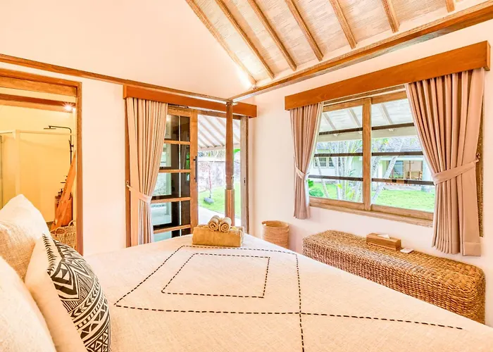 Spacious 2 Combined 9 Bedrooms 2 Pools *