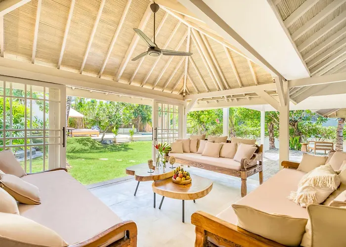 Spacious 2 Combined 9 Bedrooms 2 Pools Holiday home *