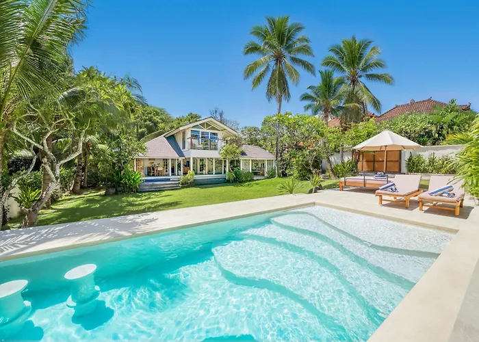 Spacious 2 Combined 9 Bedrooms 2 Pools Holiday home Seminyak (Bali)