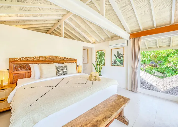 Spacious 2 Combined 9 Bedrooms 2 Pools