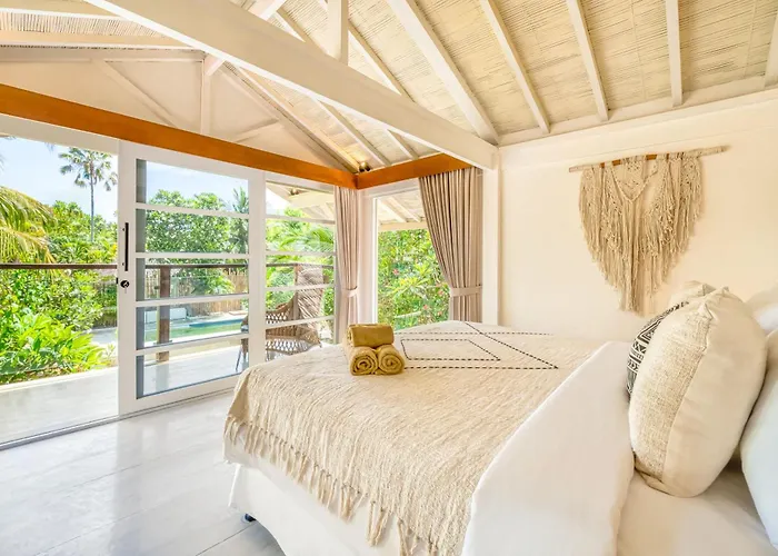 Spacious 2 Combined 9 Bedrooms 2 Pools Holiday home Seminyak (Bali)