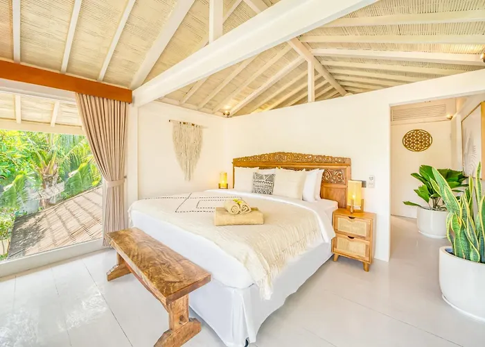 Spacious 2 Combined 9 Bedrooms 2 Pools * Seminyak (Bali)