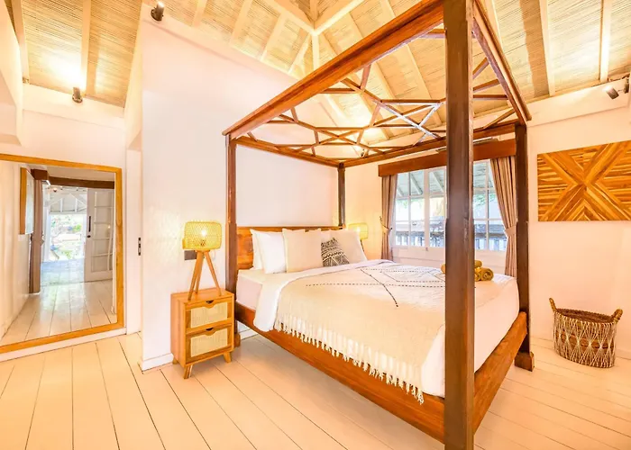 Holiday home Spacious 2 Combined 9 Bedrooms 2 Pools *