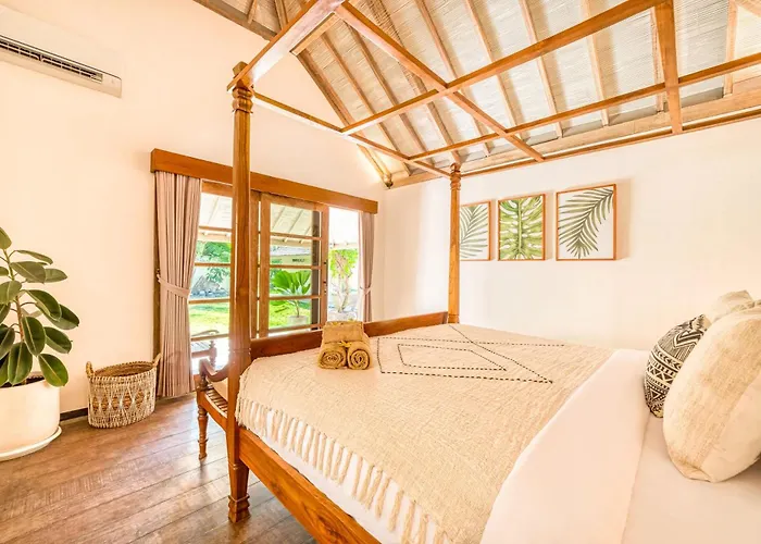 Spacious 2 Combined 9 Bedrooms 2 Pools * Seminyak (Bali)