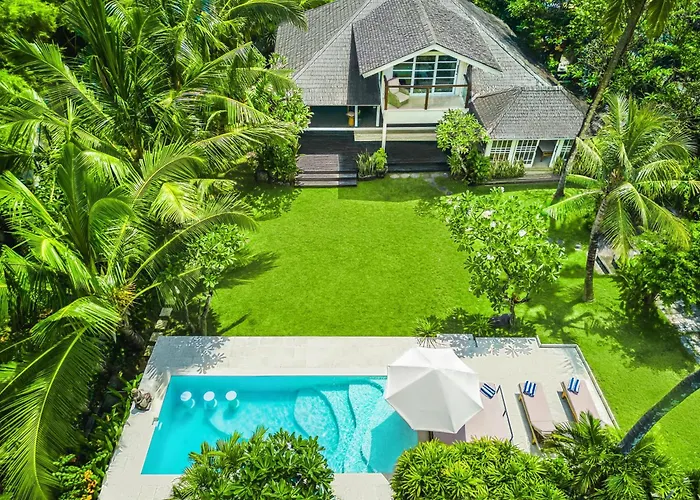 Holiday home Spacious 2 Combined 9 Bedrooms 2 Pools *